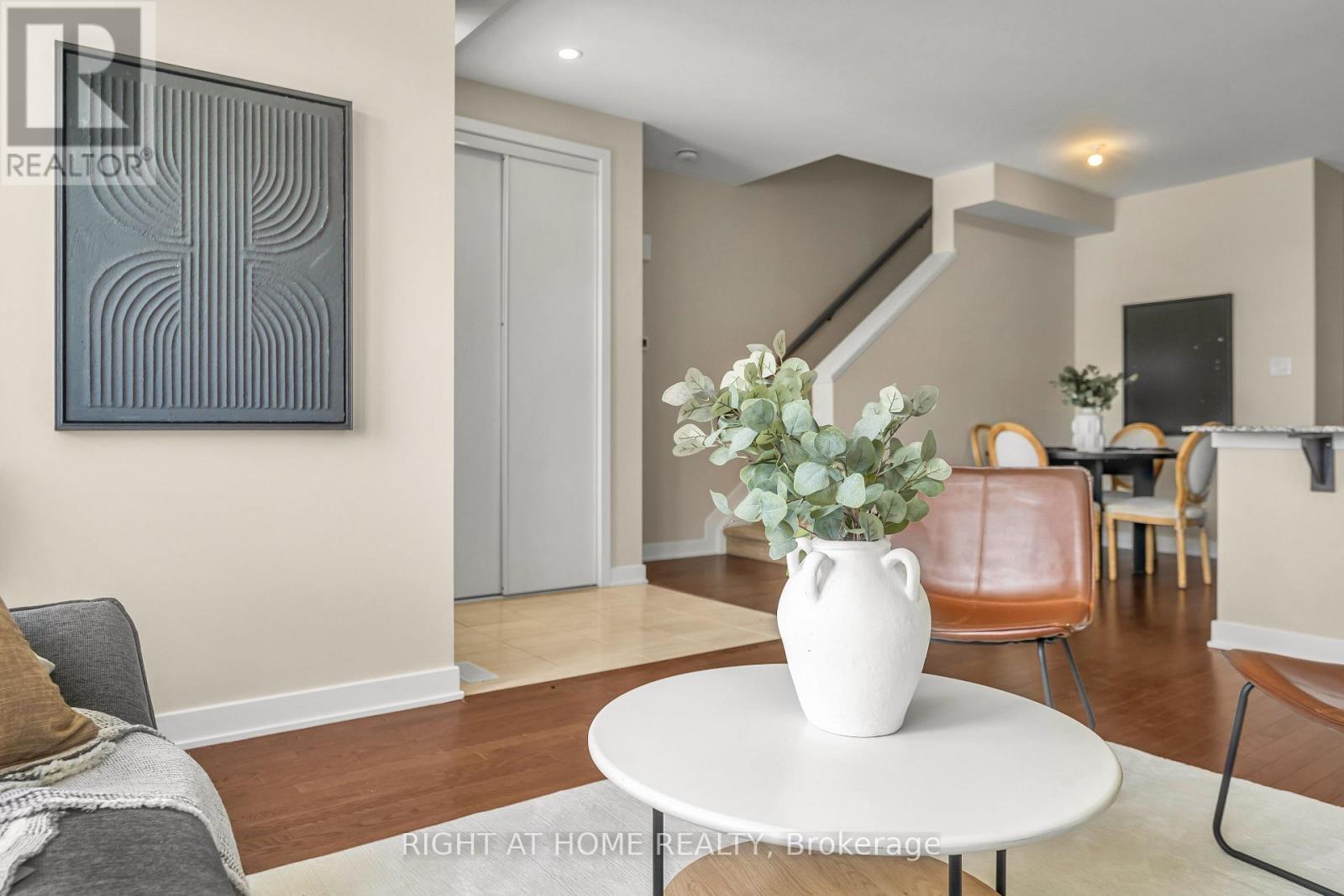 6319 Perth Street, Ottawa, ON - Indoor Photo Showing Other Room