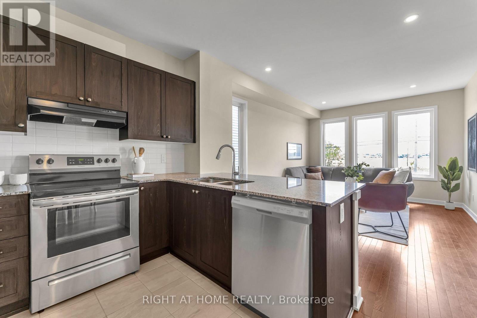 6319 Perth Street, Ottawa, ON - Indoor Photo Showing Kitchen With Stainless Steel Kitchen With Double Sink