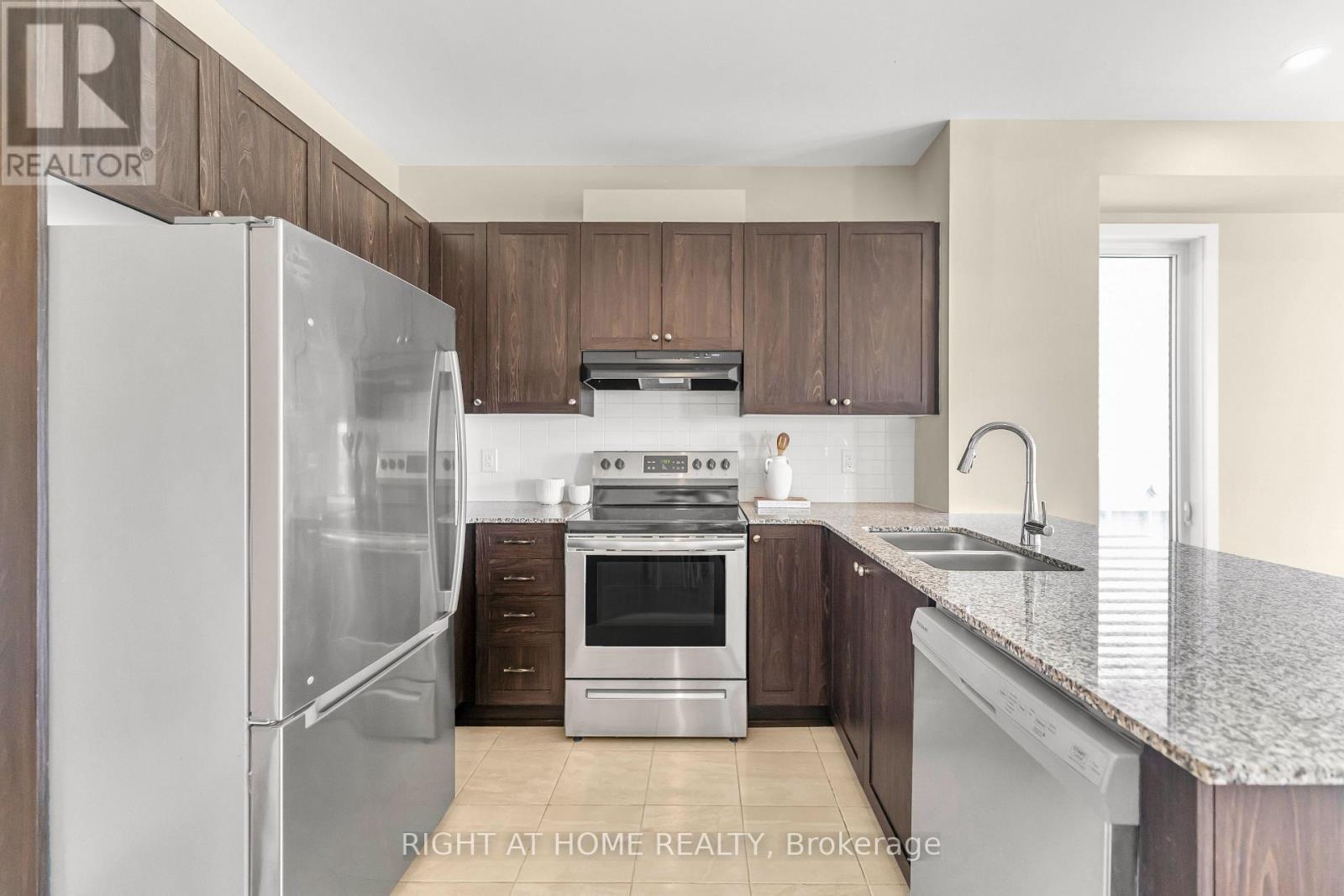 6319 Perth Street, Ottawa, ON - Indoor Photo Showing Kitchen With Stainless Steel Kitchen With Double Sink With Upgraded Kitchen