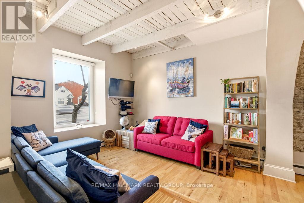176 King Edward Avenue, Ottawa, ON - Indoor Photo Showing Living Room