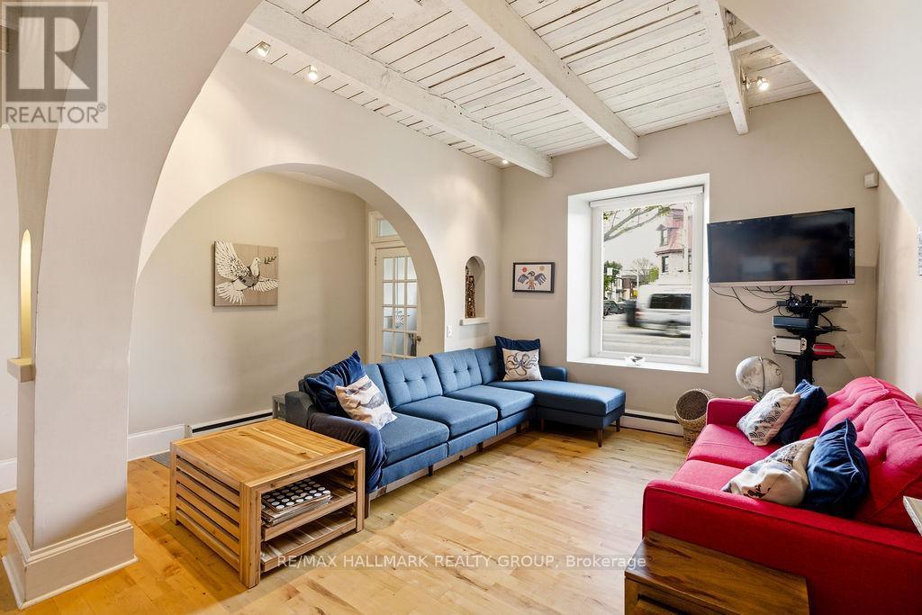 176 King Edward Avenue, Ottawa, ON - Indoor Photo Showing Living Room