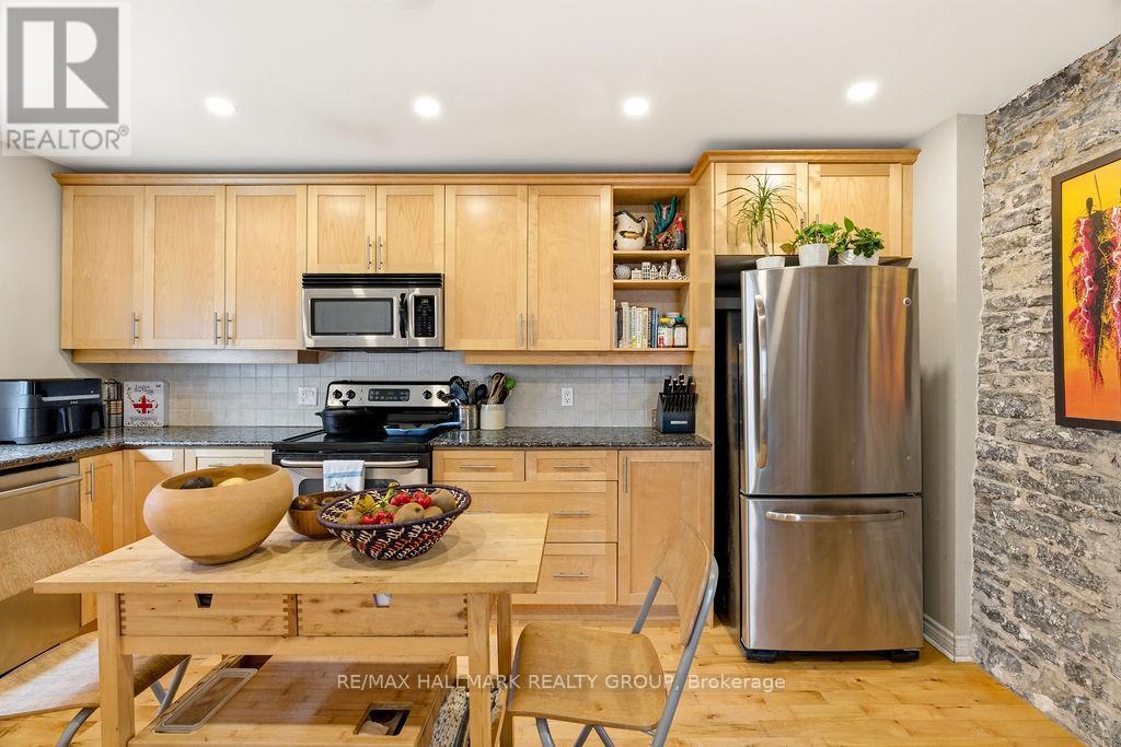 176 King Edward Avenue, Ottawa, ON - Indoor Photo Showing Kitchen With Stainless Steel Kitchen