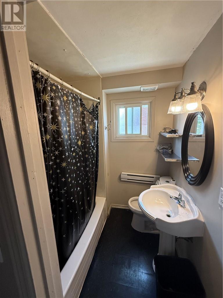 1 Whittaker, Sudbury, ON - Indoor Photo Showing Bathroom