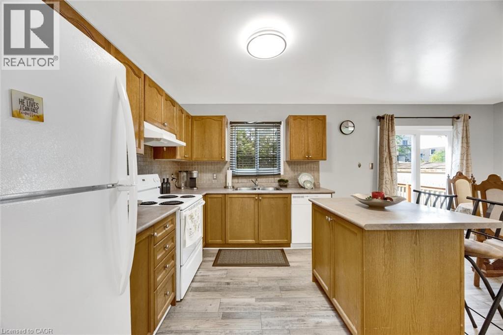 34 Phair Crescent, London, ON - Indoor Photo Showing Kitchen With Double Sink