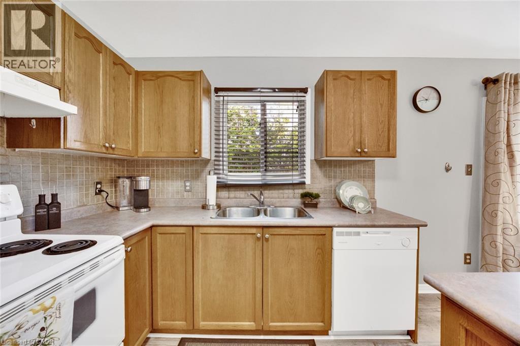 34 Phair Crescent, London, ON - Indoor Photo Showing Kitchen With Double Sink