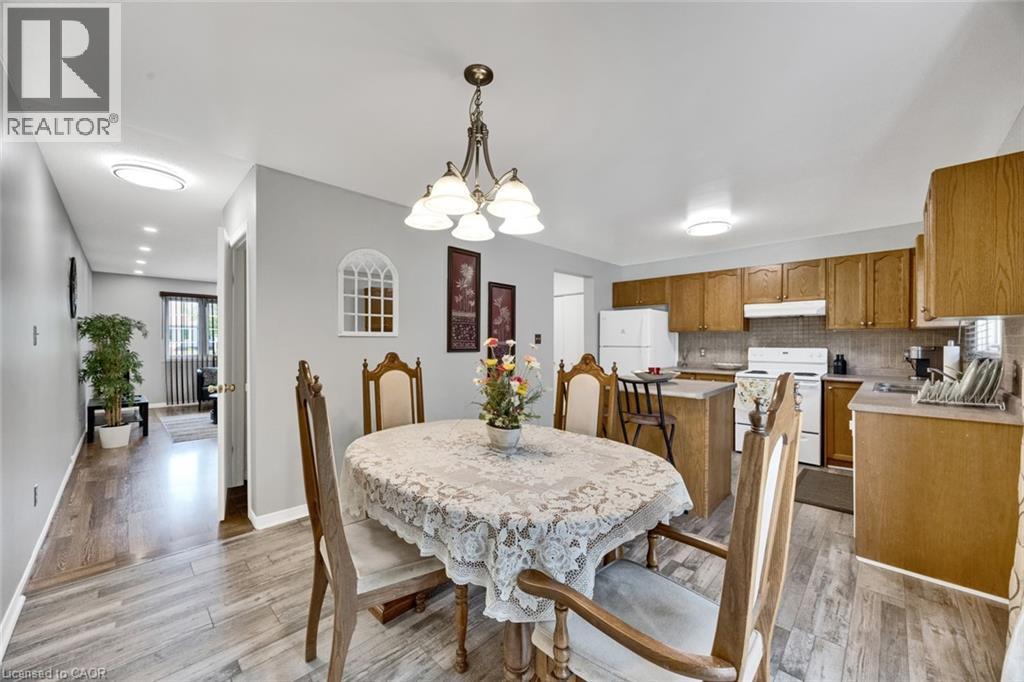 34 Phair Crescent, London, ON - Indoor Photo Showing Dining Room