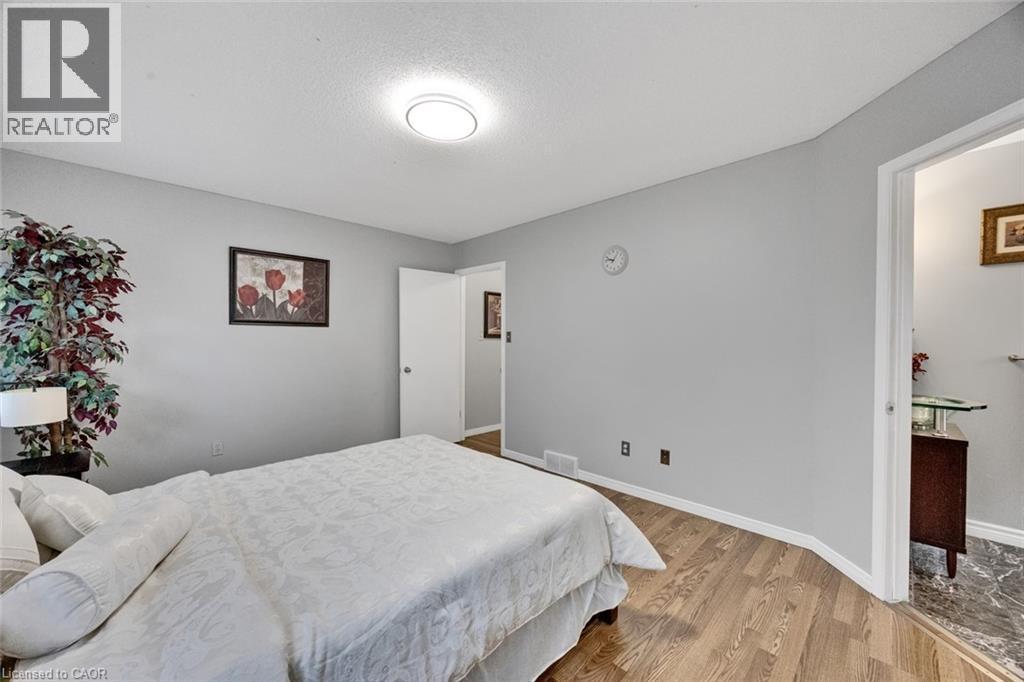 34 Phair Crescent, London, ON - Indoor Photo Showing Bedroom