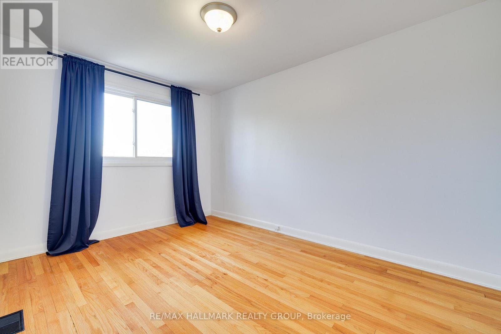 1213 Emperor Avenue, Ottawa, ON - Indoor Photo Showing Other Room