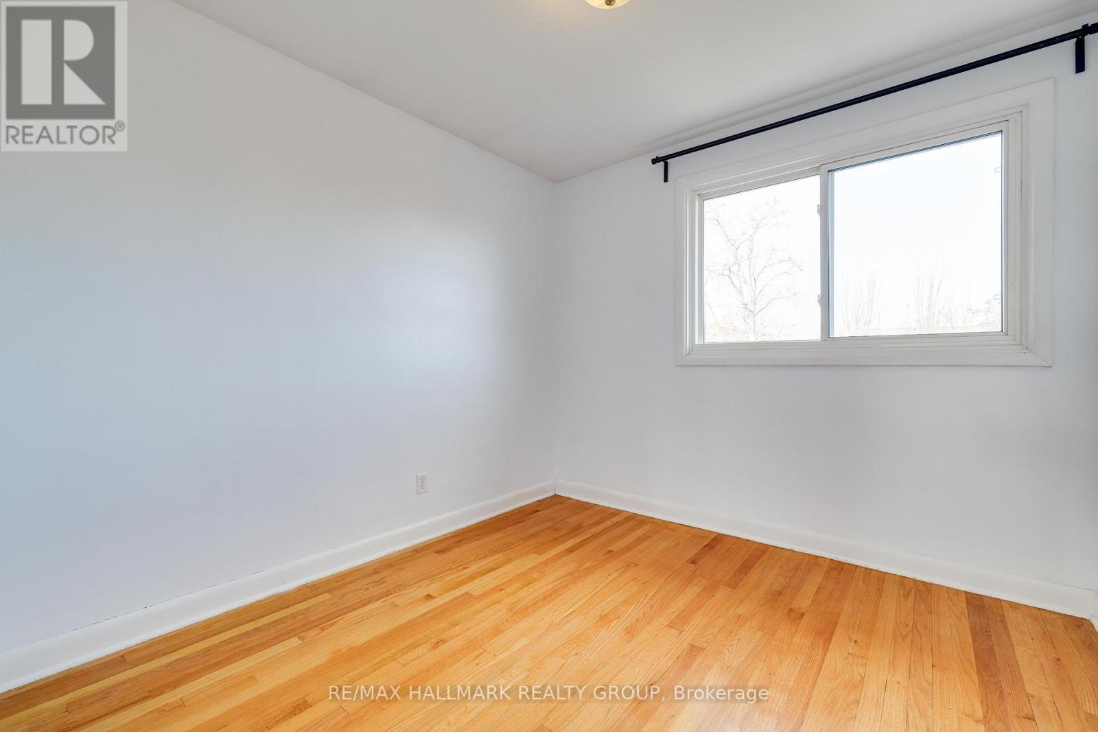 1213 Emperor Avenue, Ottawa, ON - Indoor Photo Showing Other Room