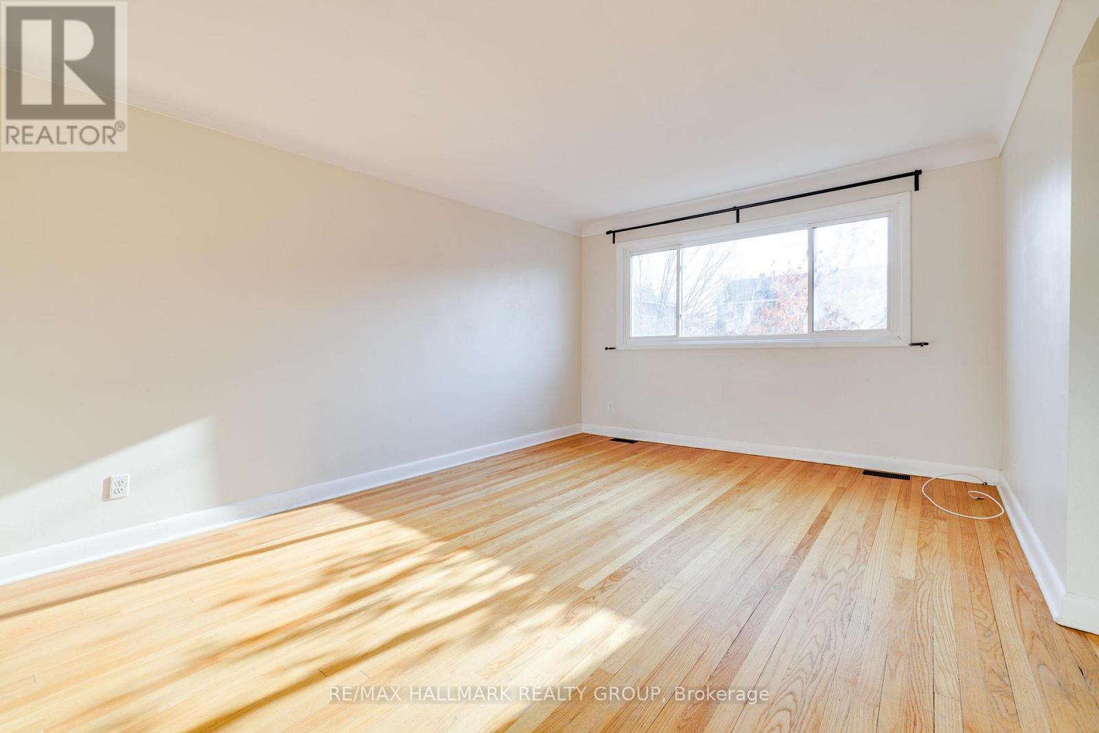 1213 Emperor Avenue, Ottawa, ON - Indoor Photo Showing Other Room