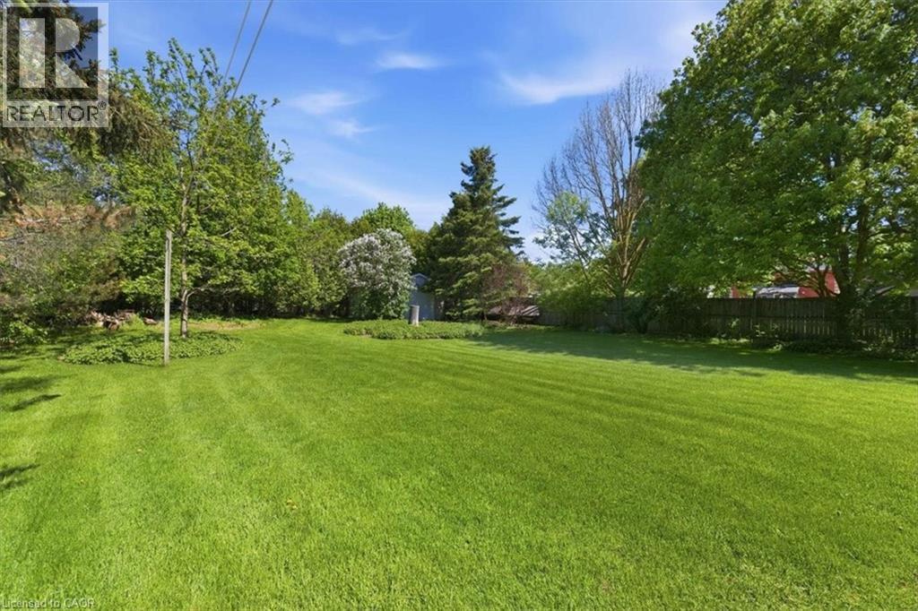 Expansive grassy lawn with mature perimeter trees and shrubs - 26 Sideroad 18, Fergus, ON - Outdoor