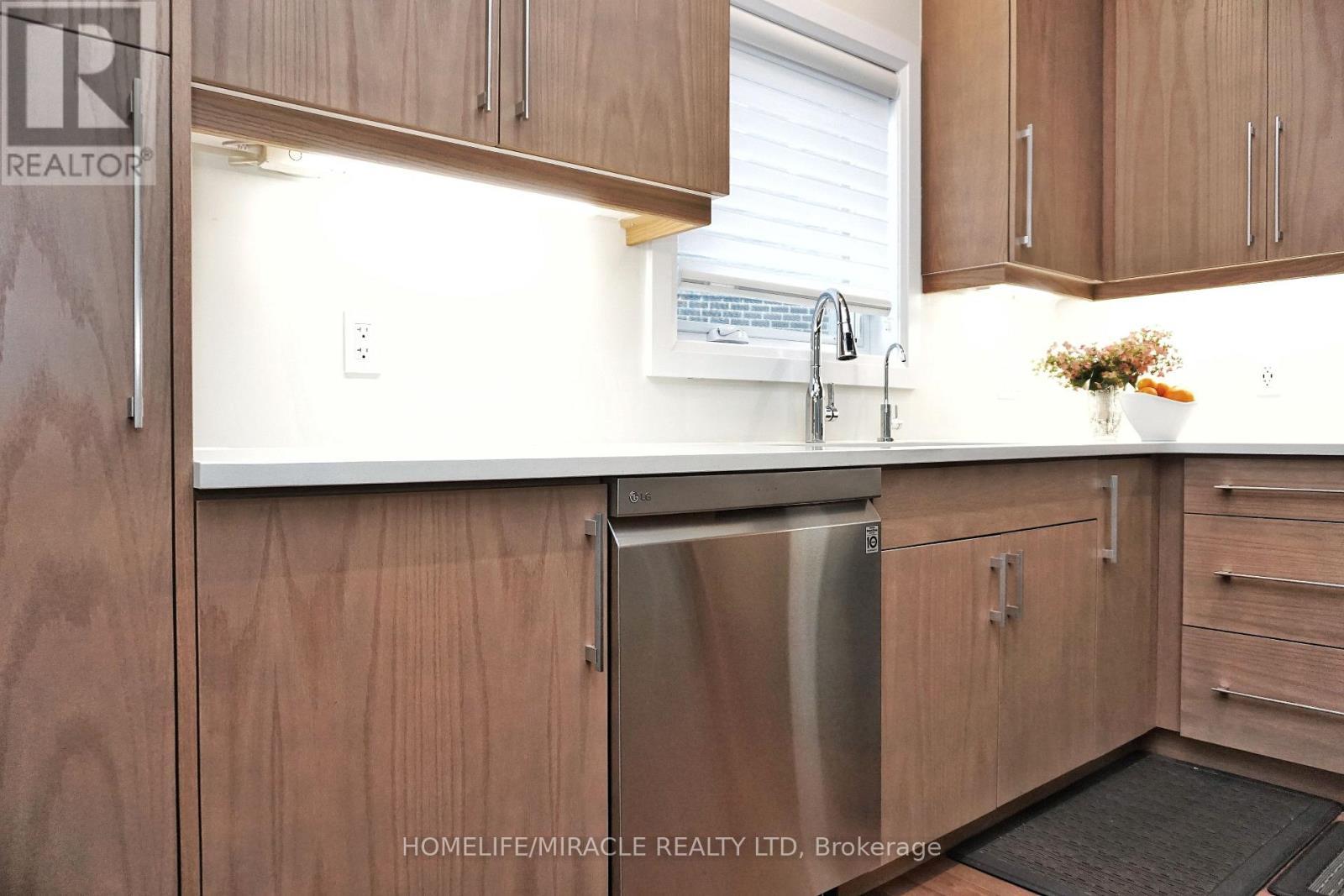 63 Ian Ormston Drive, Kitchener, ON - Indoor Photo Showing Kitchen