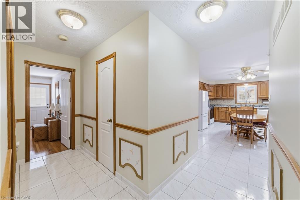 546 Dicenzo Drive, Hamilton, ON - Indoor Photo Showing Other Room