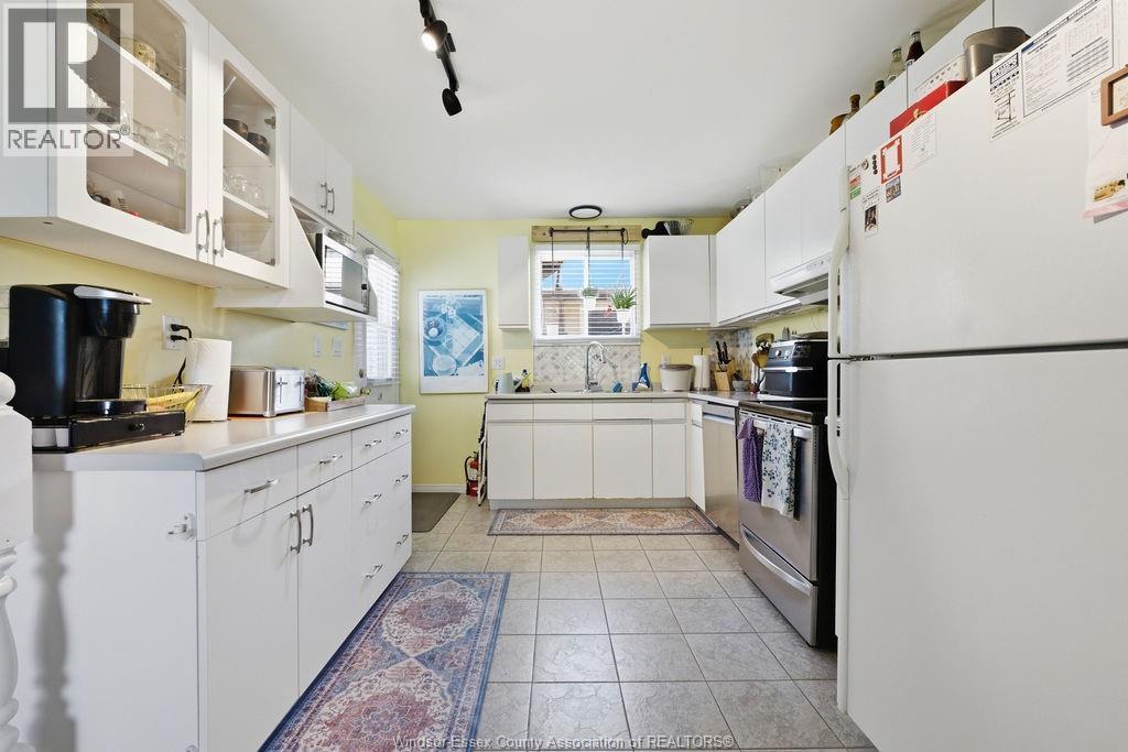 512 Elinor, Windsor, ON - Indoor Photo Showing Kitchen