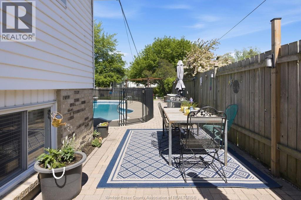512 Elinor, Windsor, ON - Outdoor With In Ground Pool