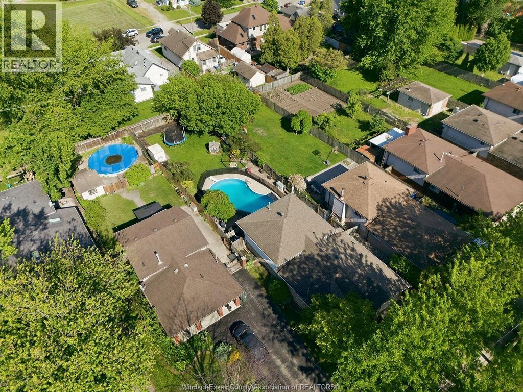 512 Elinor, Windsor, ON - Outdoor With In Ground Pool With View