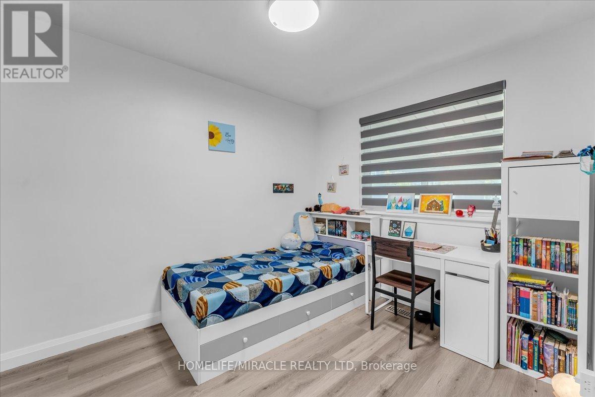 1238 Pharmacy Avenue, Toronto, ON