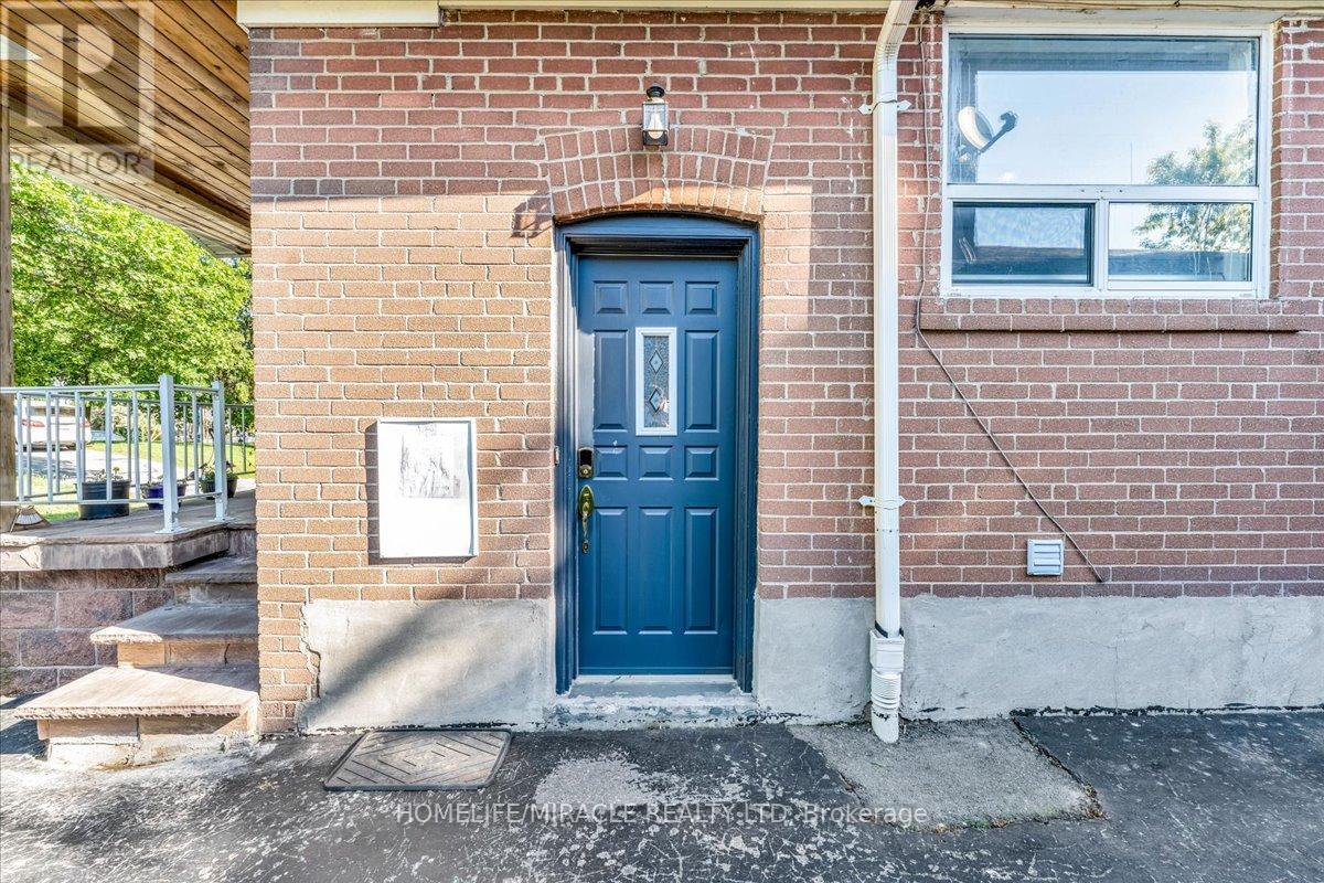 1238 Pharmacy Avenue, Toronto, ON