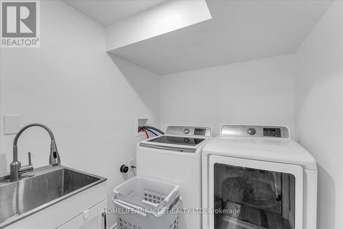 1238 Pharmacy Avenue, Toronto, ON