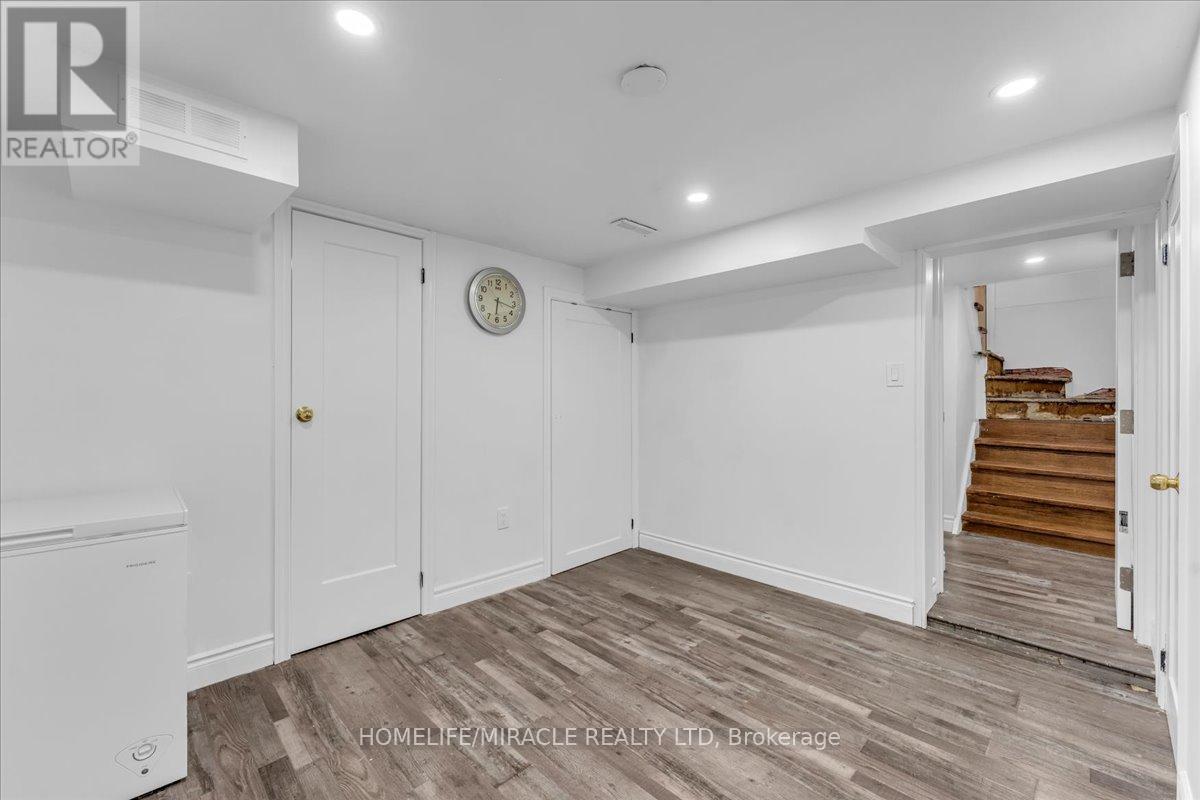 1238 Pharmacy Avenue, Toronto, ON