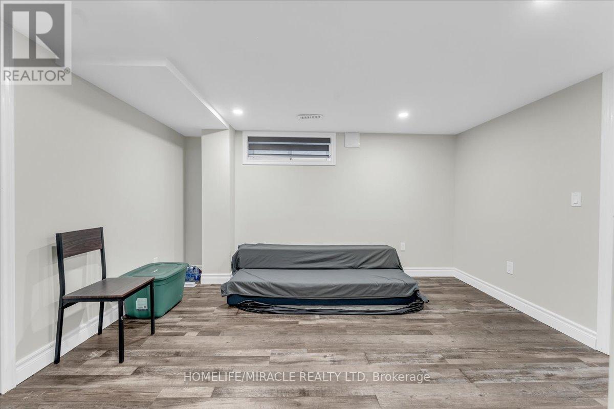 1238 Pharmacy Avenue, Toronto, ON