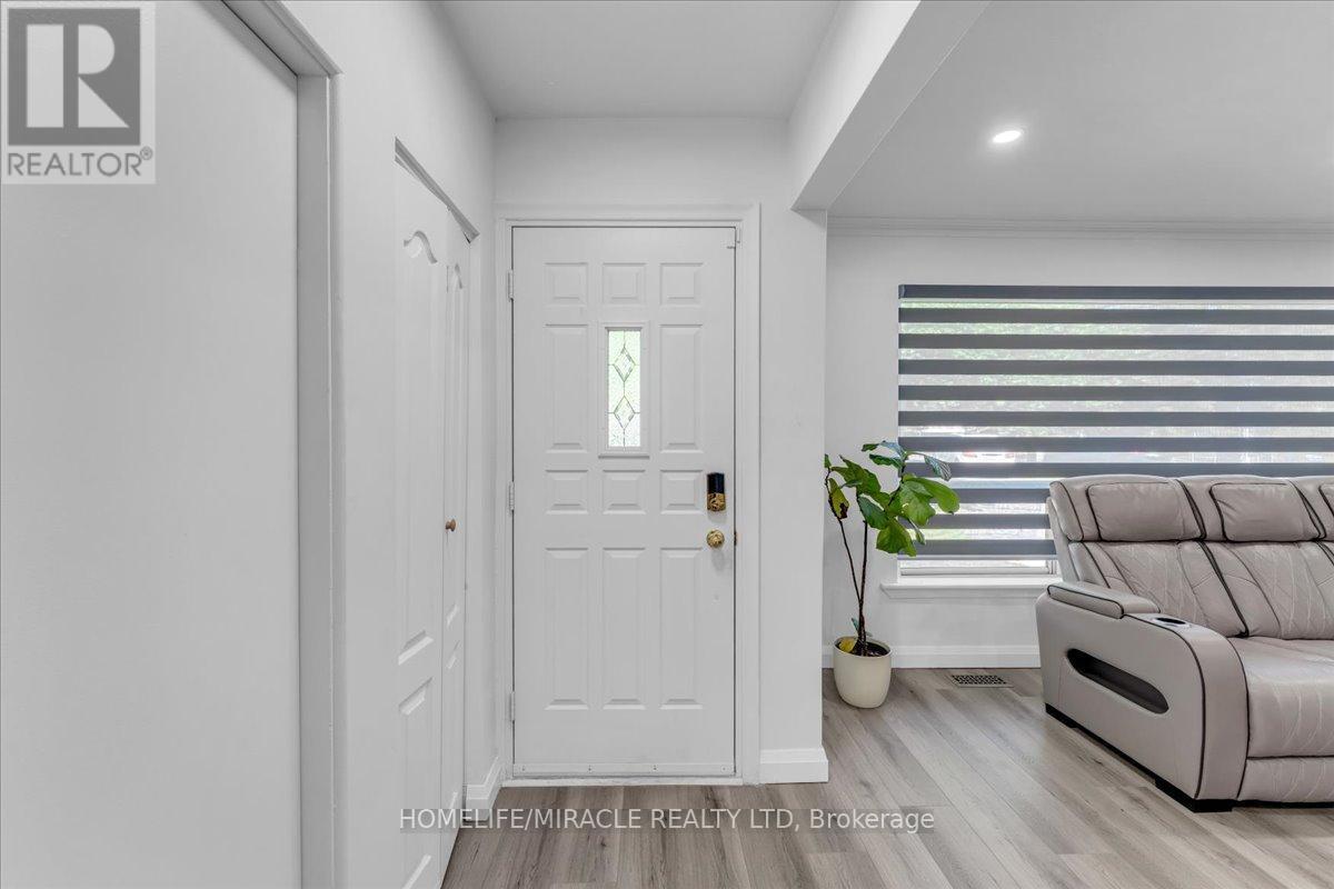 1238 Pharmacy Avenue, Toronto, ON