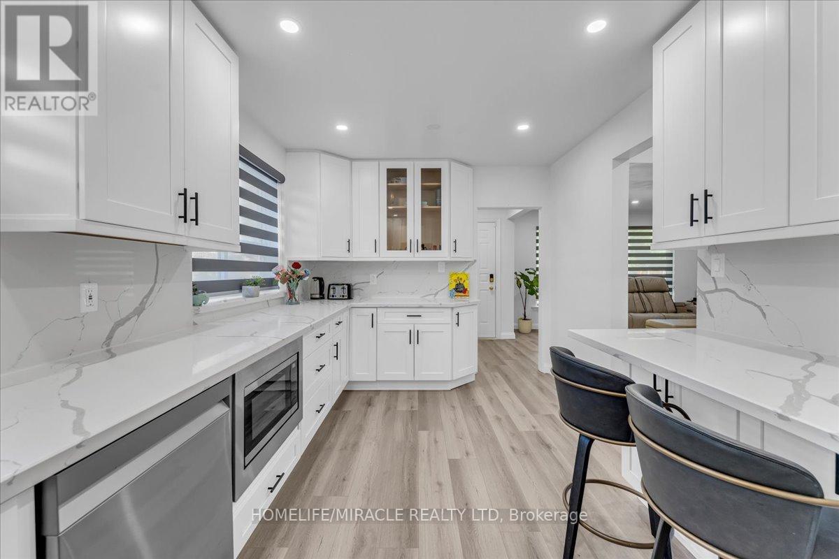 1238 Pharmacy Avenue, Toronto, ON