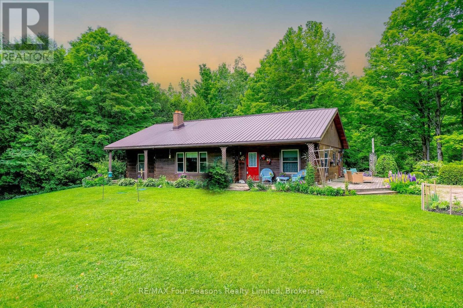 Private Outdoor Life! - 600072 50 Side Road S, Chatsworth, ON