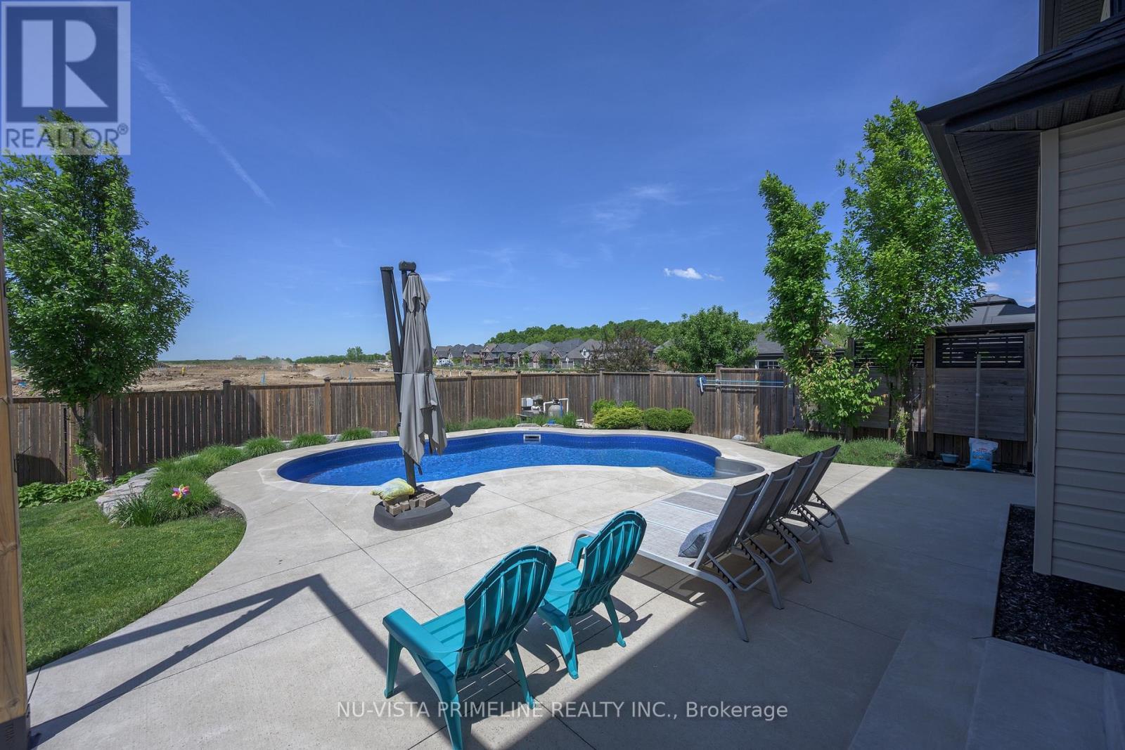 STUNNING BACK YARD - 1935 Canvas Way, London North (North B), ON