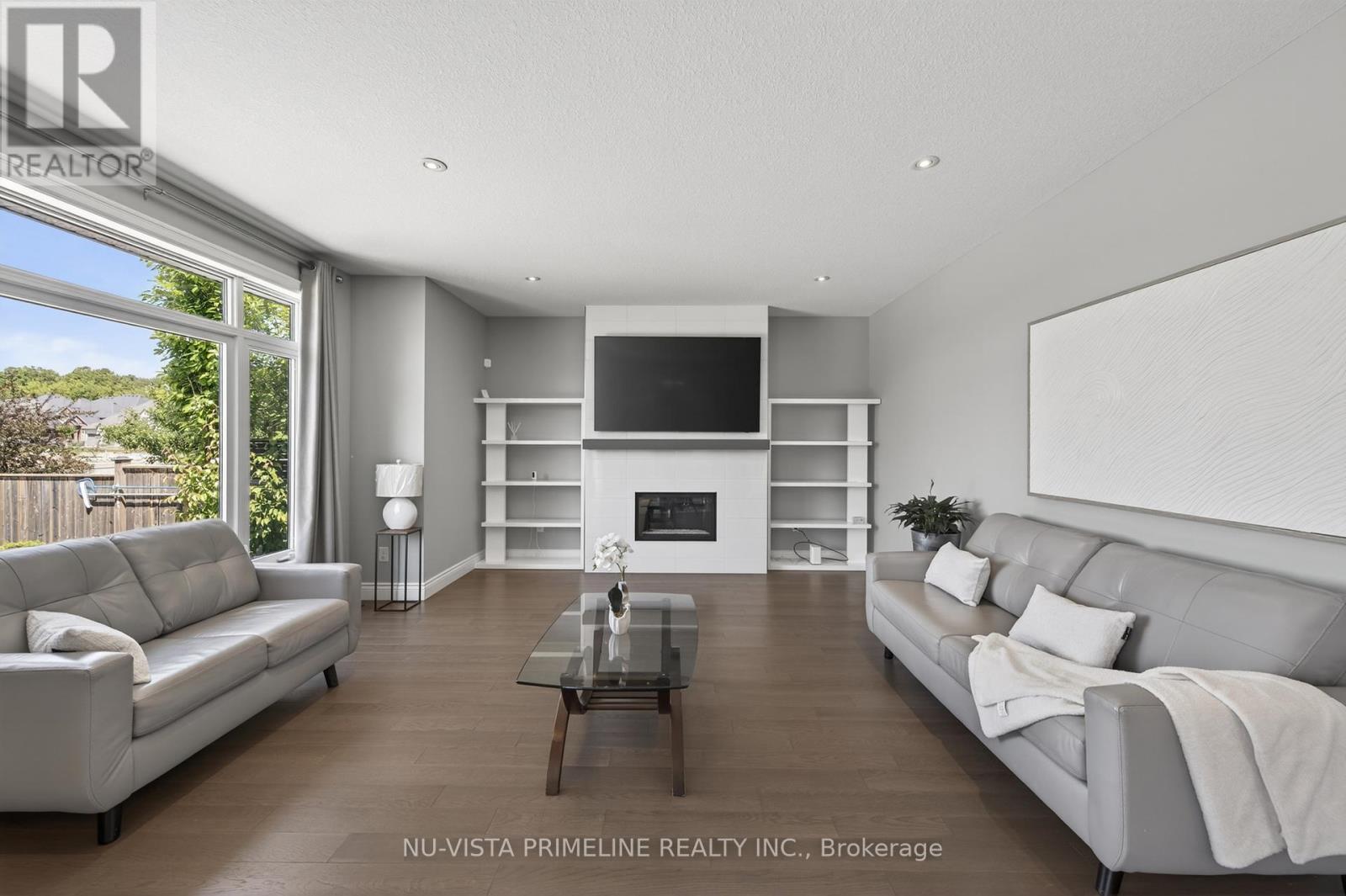 built ins - 1935 Canvas Way, London North (North B), ON