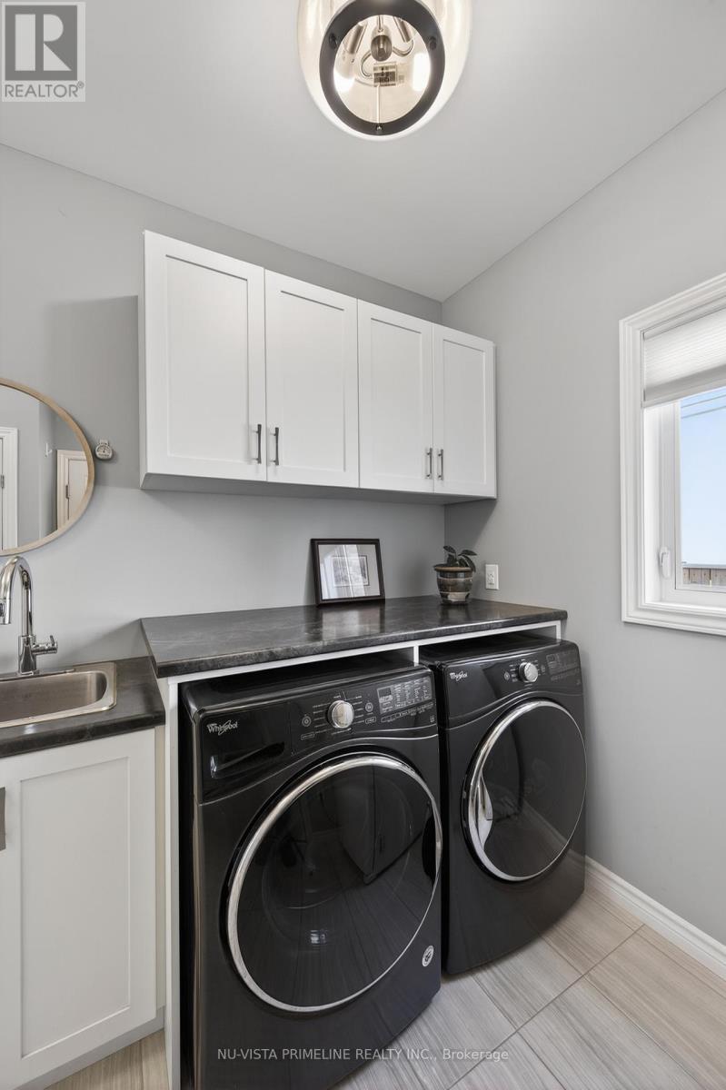 luxury laundry - 1935 Canvas Way, London North (North B), ON