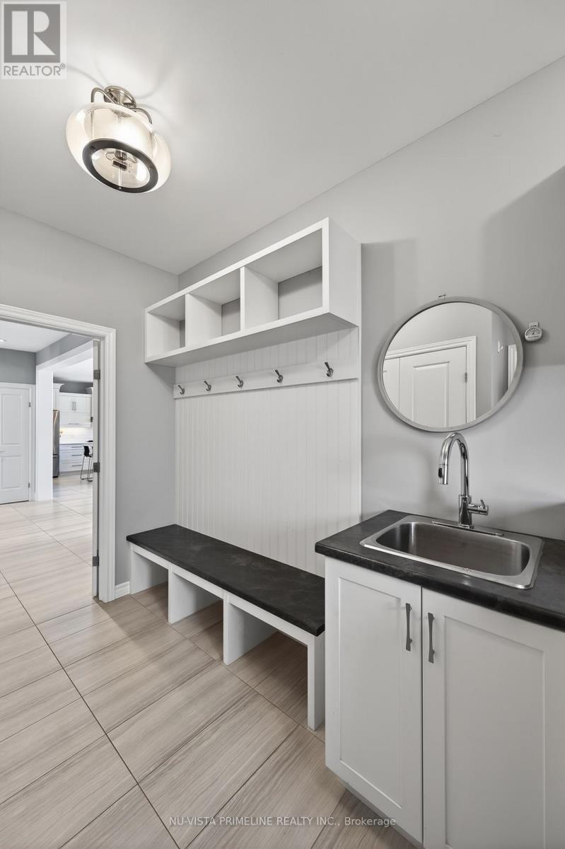 custom cabintry in mud rm - 1935 Canvas Way, London North (North B), ON