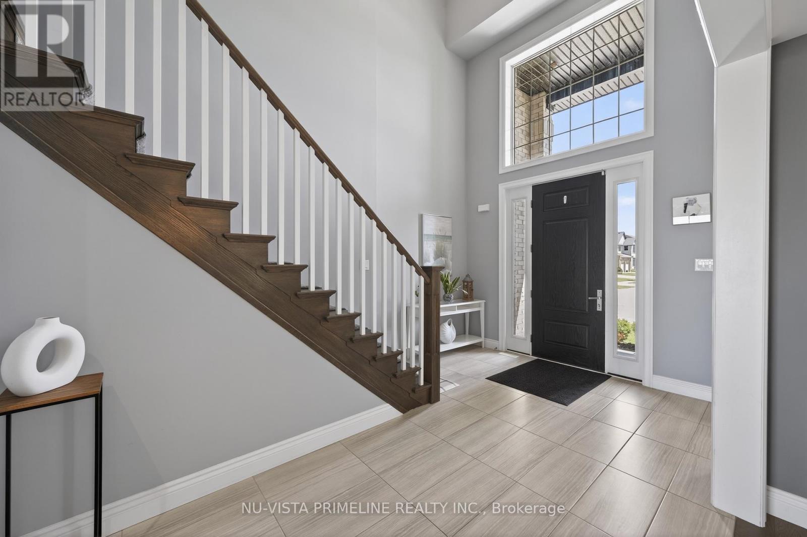 LARGE FOYER - 1935 Canvas Way, London North (North B), ON