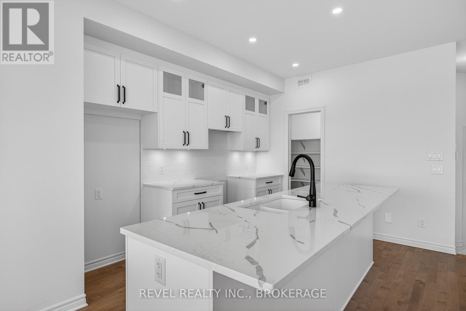 1415 Demers Avenue, Kingston (East Gardiners Rd), ON - Indoor Photo Showing Kitchen