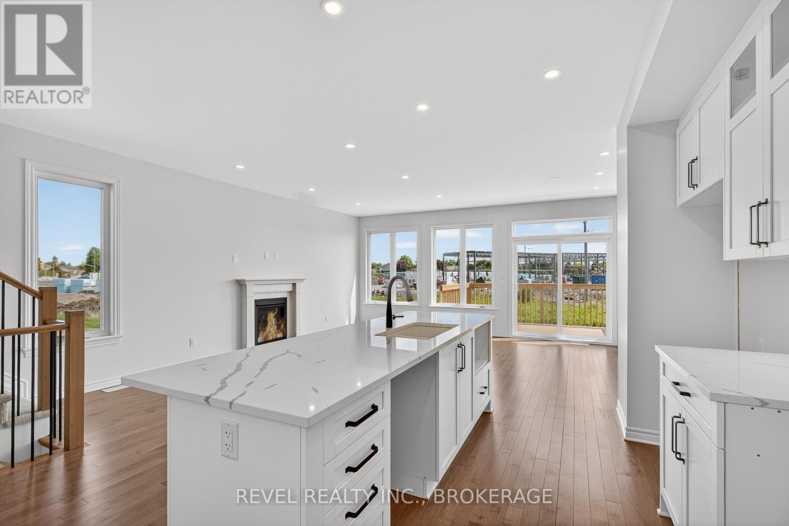 1415 Demers Avenue, Kingston (East Gardiners Rd), ON - Indoor Photo Showing Kitchen With Upgraded Kitchen