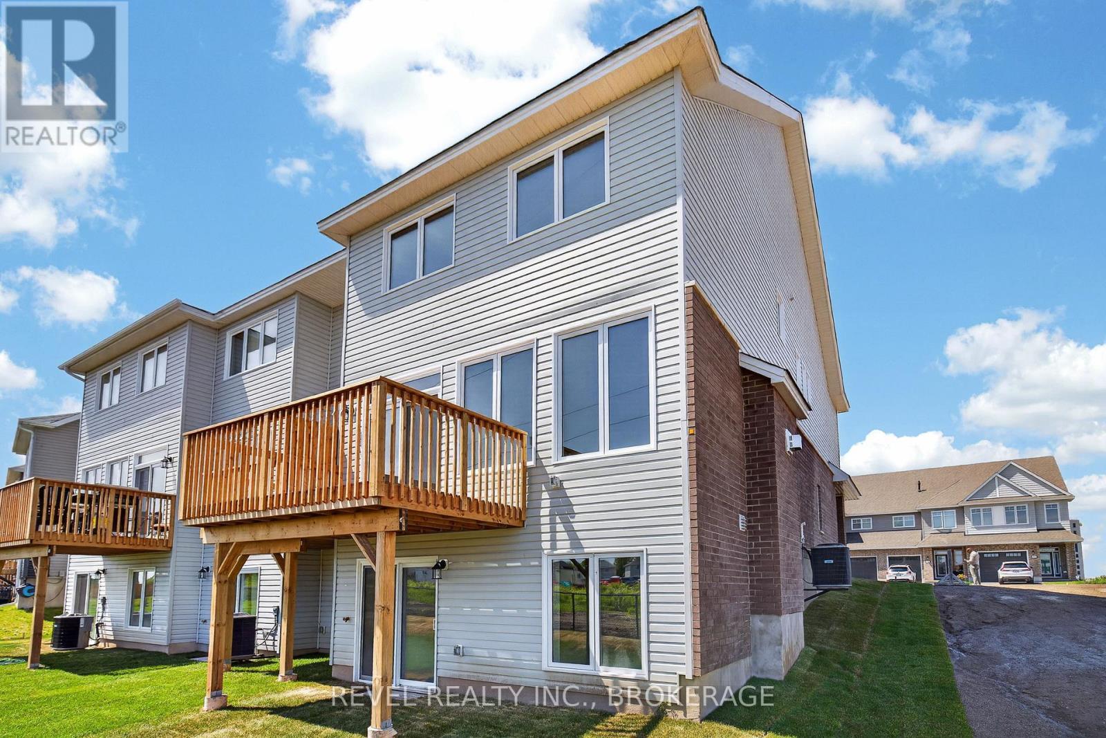 1415 Demers Avenue, Kingston (East Gardiners Rd), ON - Outdoor