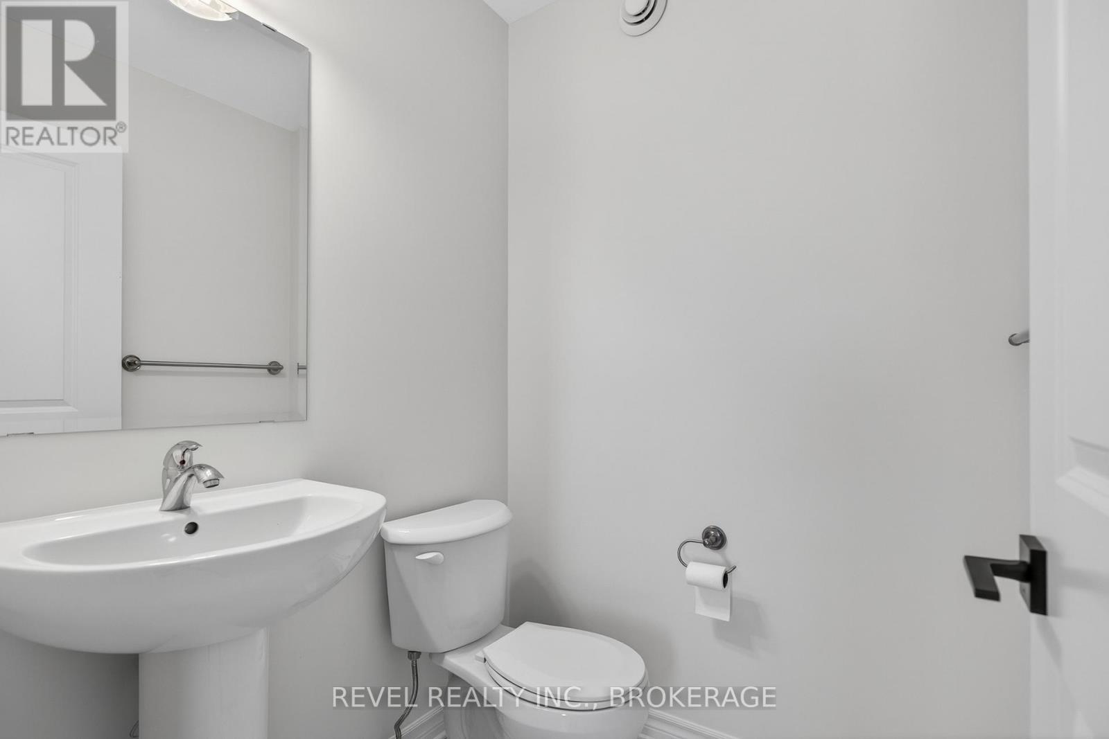 1415 Demers Avenue, Kingston (East Gardiners Rd), ON - Indoor Photo Showing Bathroom