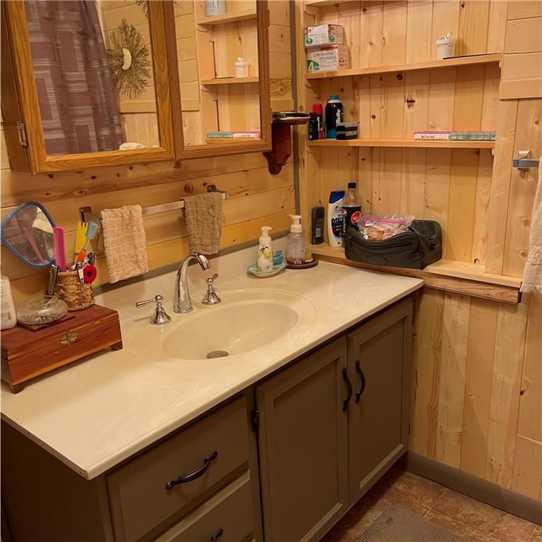 127 Second Avenue E, Benito, MB - Indoor Photo Showing Bathroom