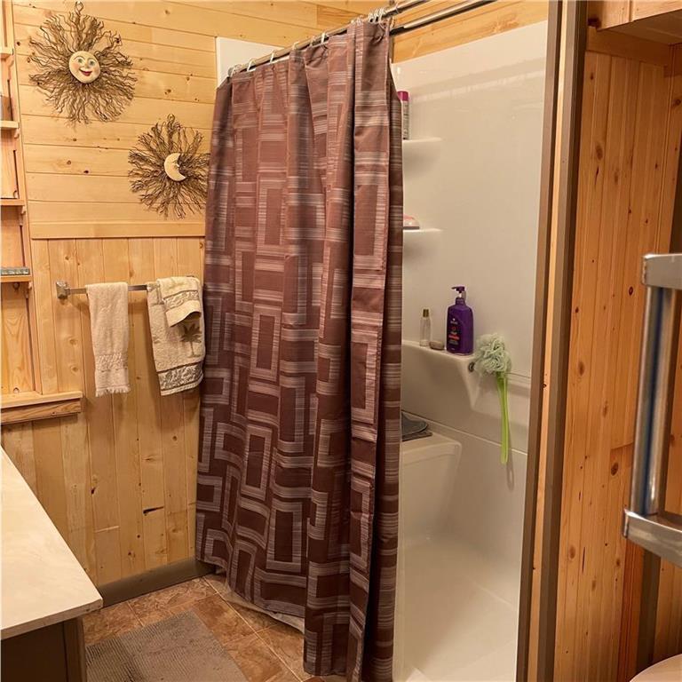 127 Second Avenue E, Benito, MB - Indoor Photo Showing Other Room