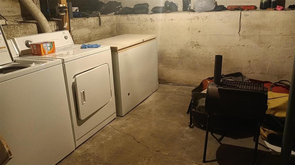 127 Second Avenue E, Benito, MB - Indoor Photo Showing Laundry Room
