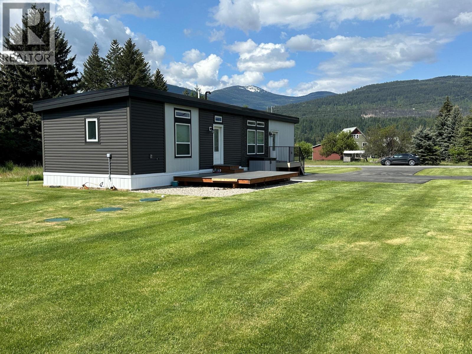 928 Waterloo Crescent, Castlegar, BC