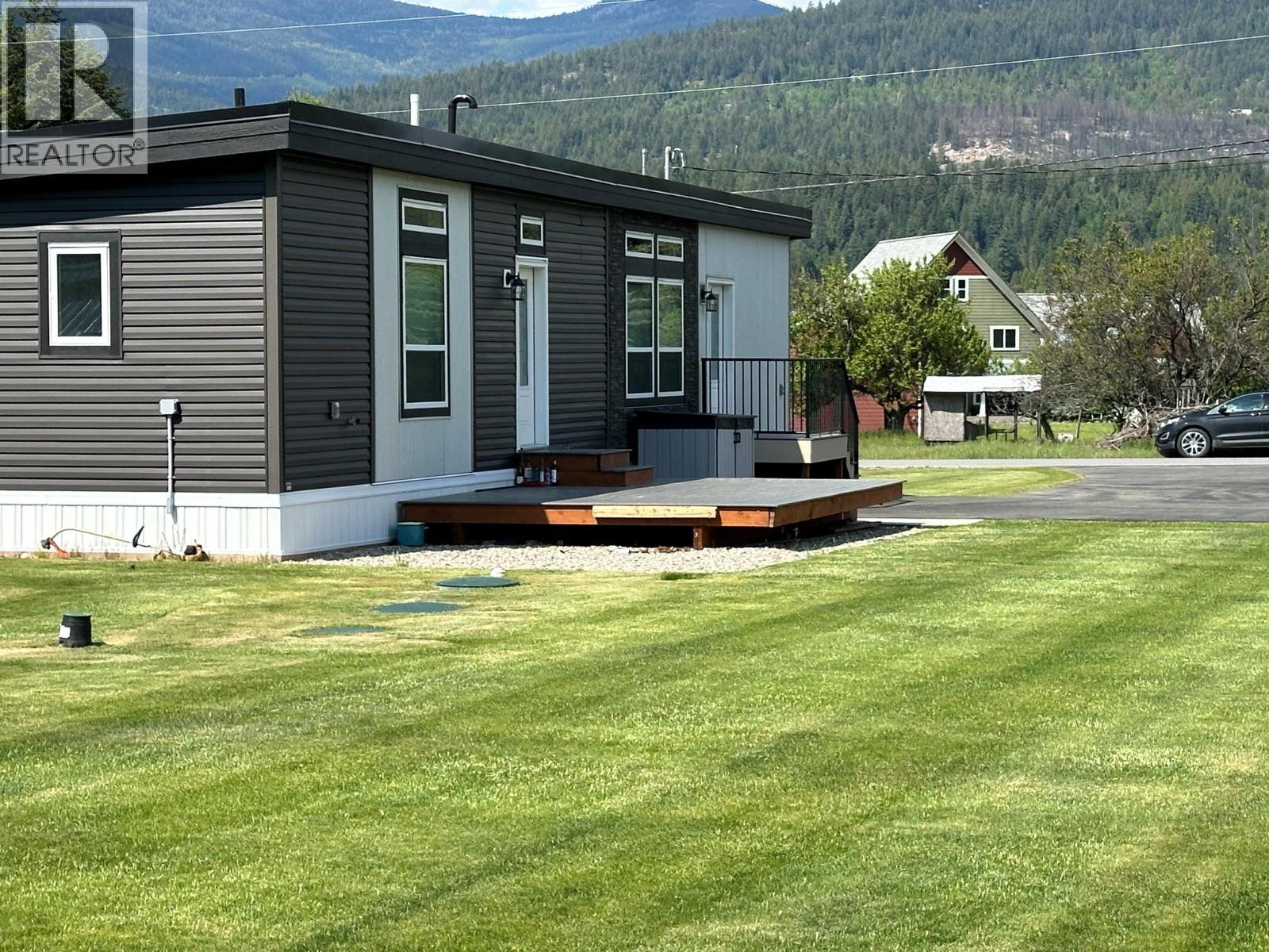 928 Waterloo Crescent, Castlegar, BC