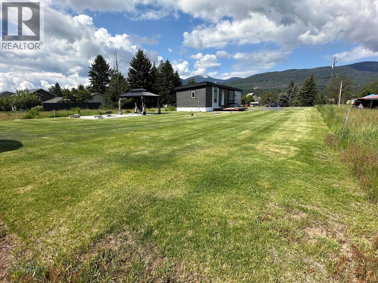 928 Waterloo Crescent, Castlegar, BC