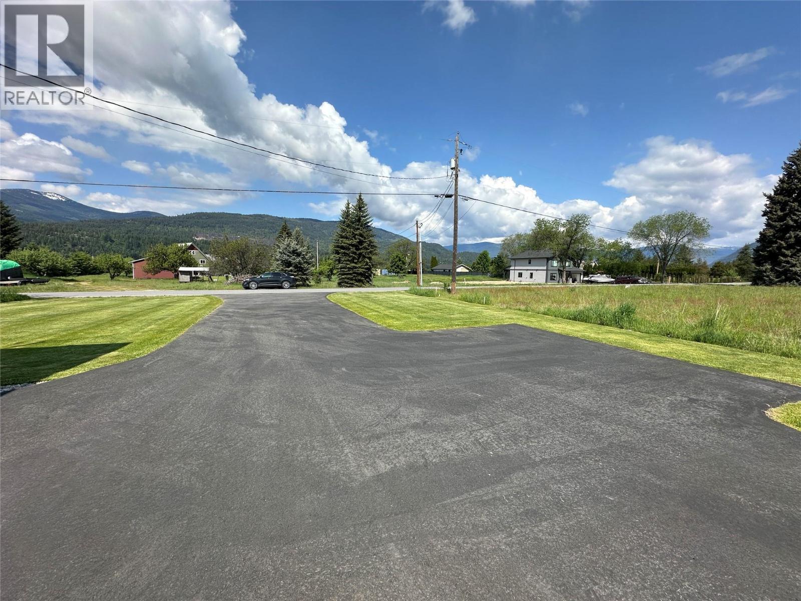928 Waterloo Crescent, Castlegar, BC