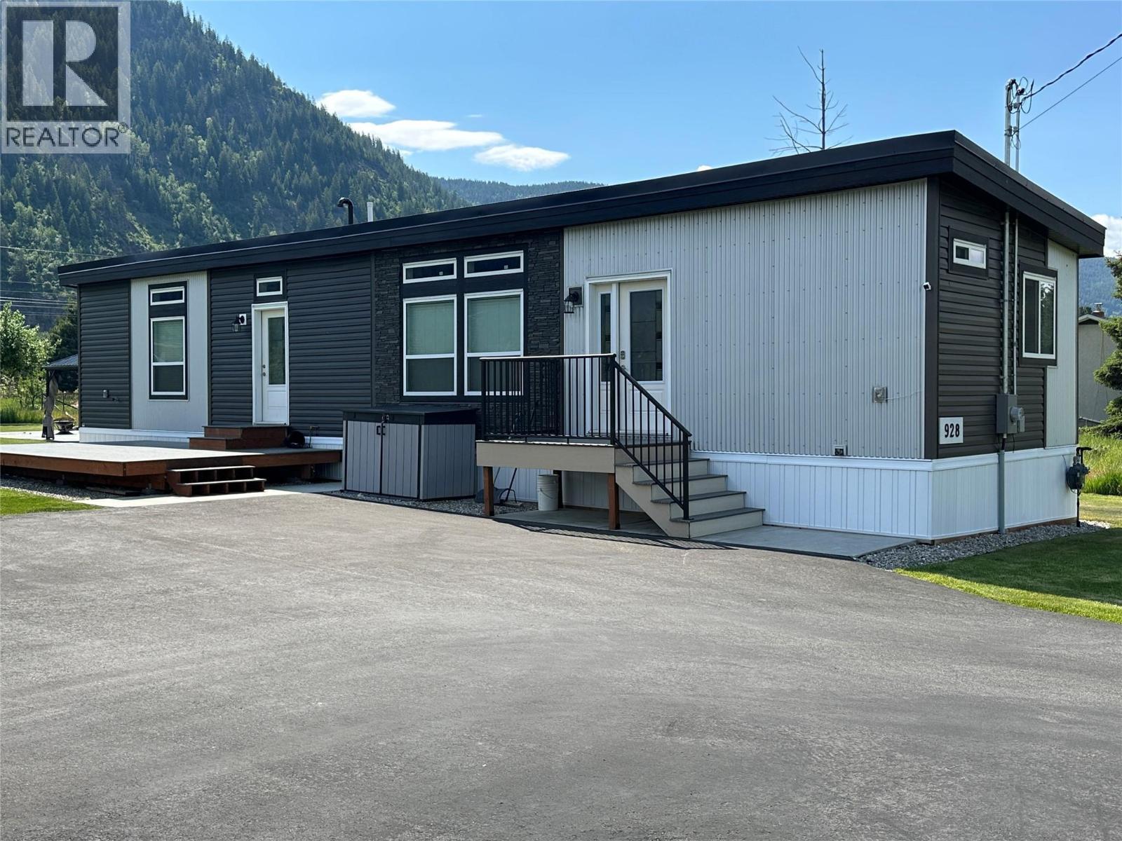 928 Waterloo Crescent, Castlegar, BC