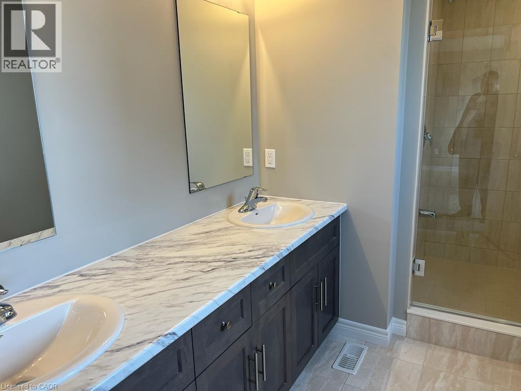10 Sugar Trail, Kitchener, ON