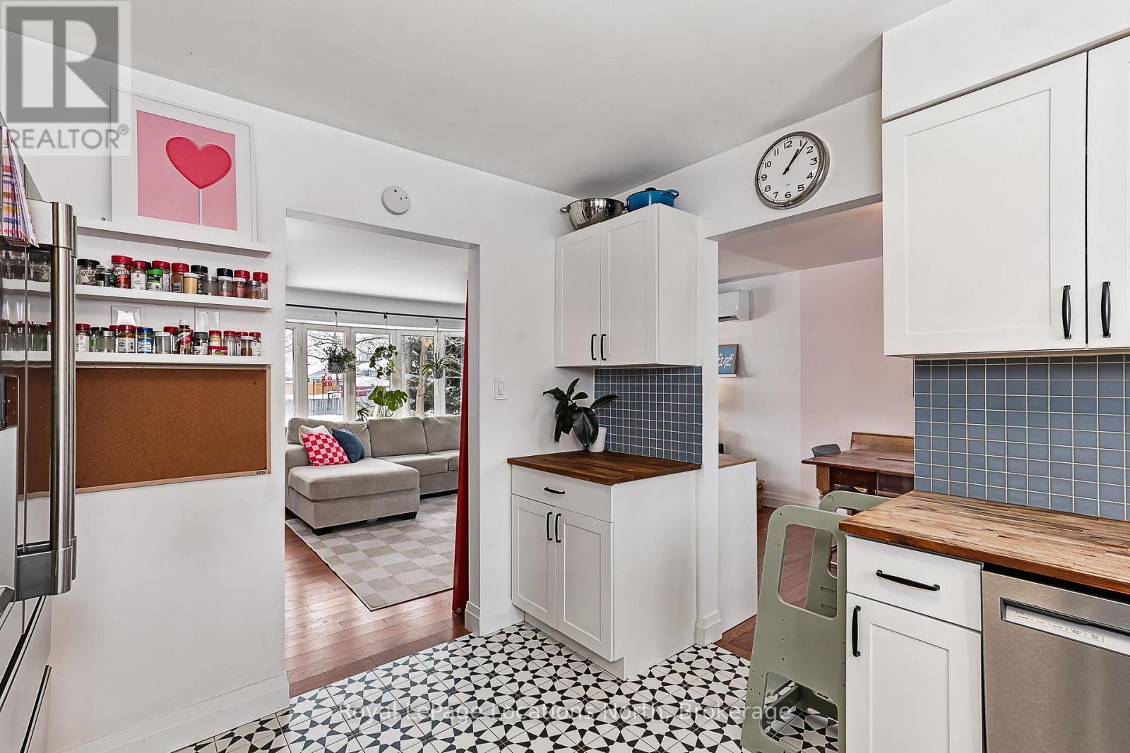 131 Albert Street, Collingwood, ON - Indoor Photo Showing Kitchen