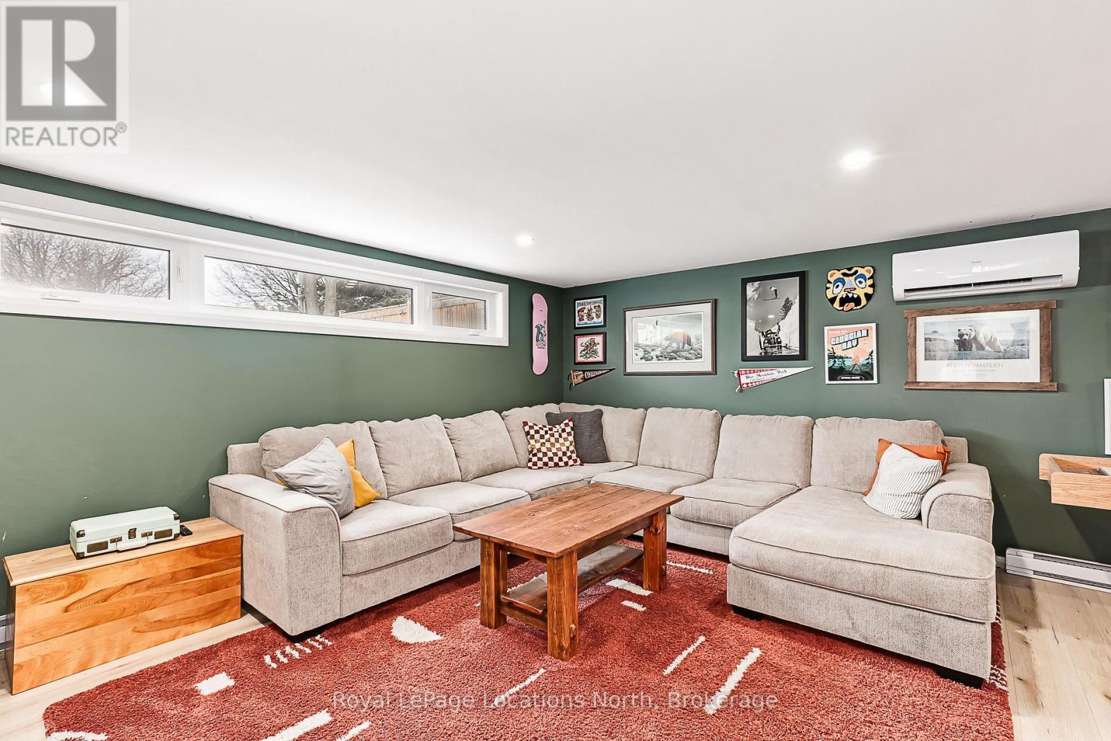 131 Albert Street, Collingwood, ON - Indoor Photo Showing Living Room