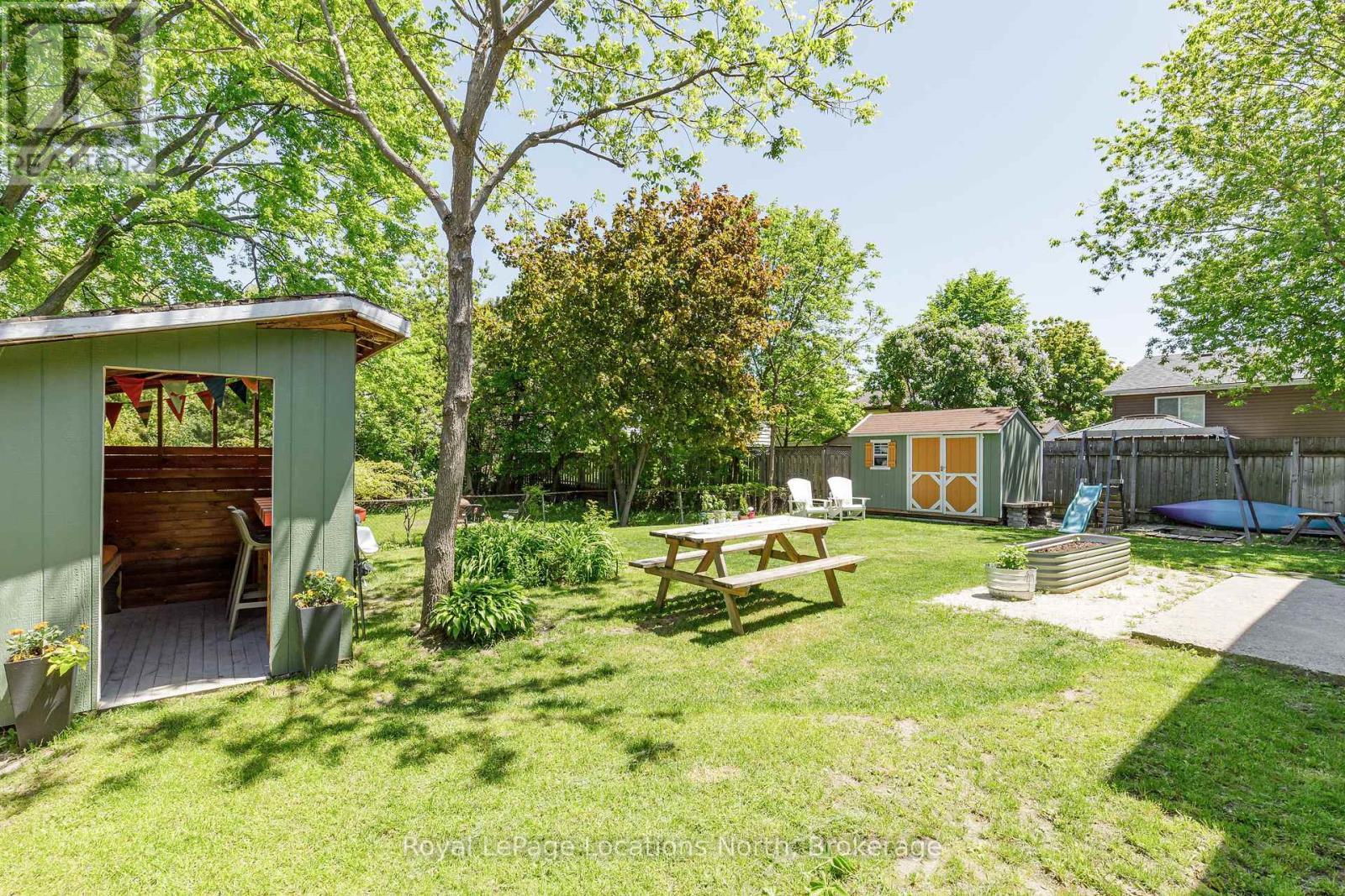 131 Albert Street, Collingwood, ON - Outdoor With Backyard