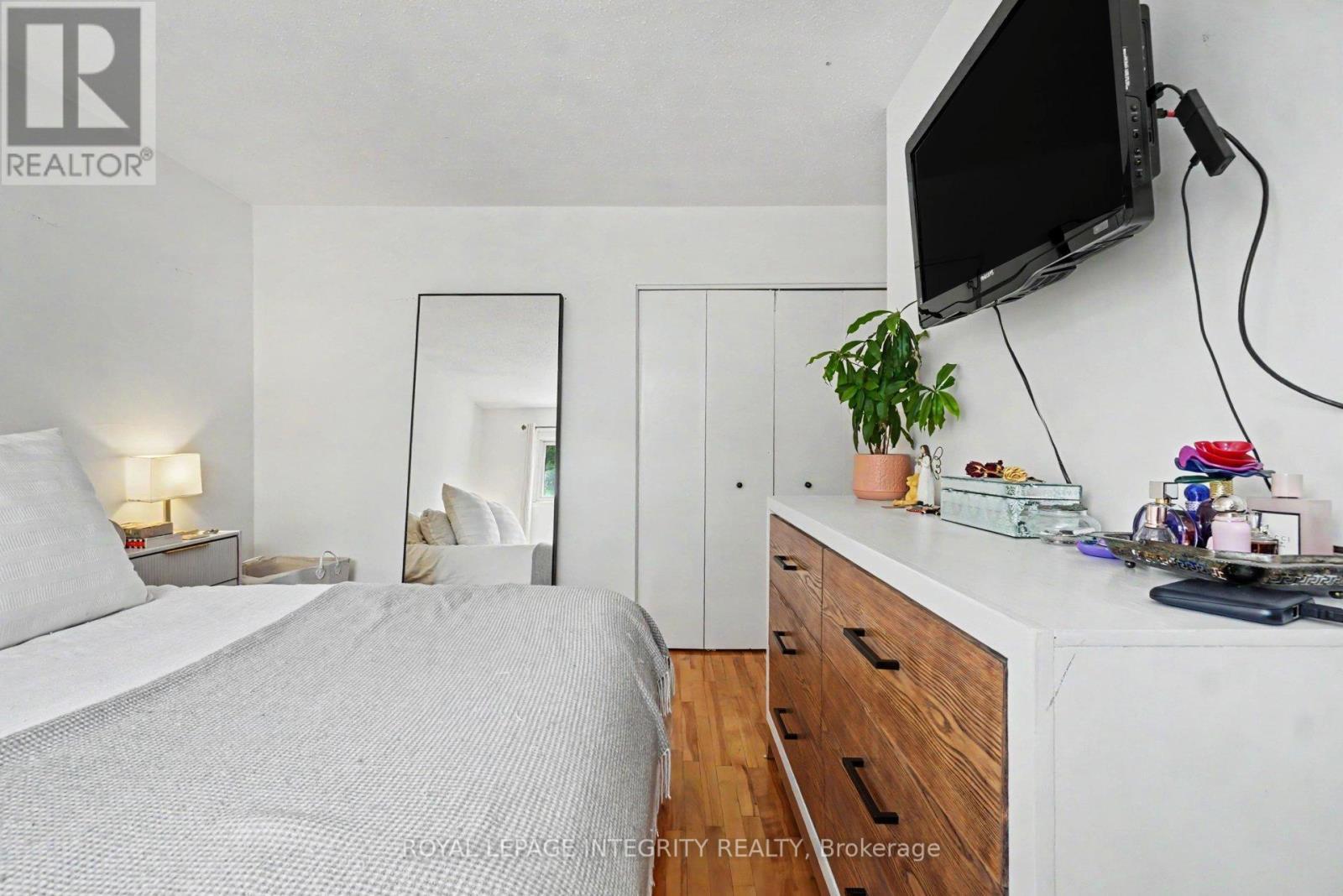 2450 Magnus Avenue, Ottawa, ON - Indoor Photo Showing Bedroom